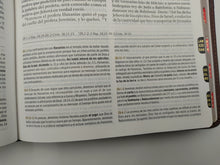 Cargar imagen en el visor de la galería, Biblia RVR 1960 de Estudio para Mujer Café Símil Piel con Índice
