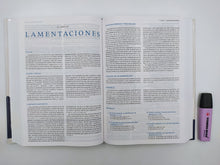 Cargar imagen en el visor de la galería, Biblia NBLA de Estudio MacArthur Tapa Dura Azul Interior a dos Colores
