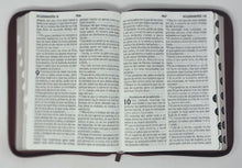 Cargar imagen en el visor de la galería, Biblia RVR 1960 Letra Súper Gigante Marrón con Cierre con Índice
