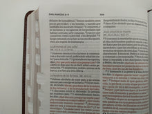 Cargar imagen en el visor de la galería, Biblia RVR 1960 Ultrafina Marrón Piel Fabricada con Índice
