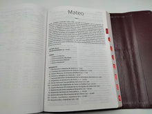 Cargar imagen en el visor de la galería, Biblia NVI Letra Súper Gigante Marrón con Solapa y Iman con Cierre con Índice
