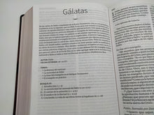 Cargar imagen en el visor de la galería, Biblia NVI Letra Súper Gigante Marrón con Solapa y Iman con Cierre
