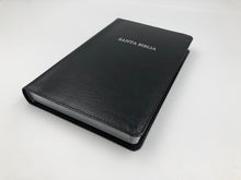 Cargar imagen en el visor de la galería, Biblia NVI Ultrafina Negro Piel Fabricada
