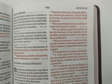 Cargar imagen en el visor de la galería, Biblia RVR 1960 Letra Gigante Piel Fabricada Marrón
