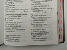 Cargar imagen en el visor de la galería, Biblia RVR 1960 Letra Súper Gigante Marrón Piel Fabricada con Índice
