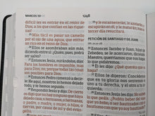 Cargar imagen en el visor de la galería, Biblia RVR 1960 Letra Súper Gigante Negro Piel Fabricada con Índice
