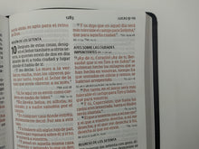 Cargar imagen en el visor de la galería, Biblia RVR 1960 Letra Gigante Piel Negro
