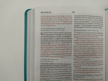 Cargar imagen en el visor de la galería, Biblia RVR 1960 Letra Gigante Símil Piel Aqua
