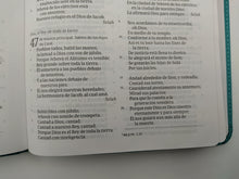 Cargar imagen en el visor de la galería, Biblia RVR 1960 Letra Gigante Símil Piel Aqua
