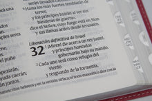 Cargar imagen en el visor de la galería, Biblia NTV Personal Letra Grande Rosa con Índice
