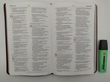 Cargar imagen en el visor de la galería, Biblia RVR 1960 Ultrafina Marrón Piel Fabricada
