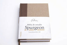 Cargar imagen en el visor de la galería, Biblia RVR 1960 de Estudio Spurgeon Marrón Claro Tela
